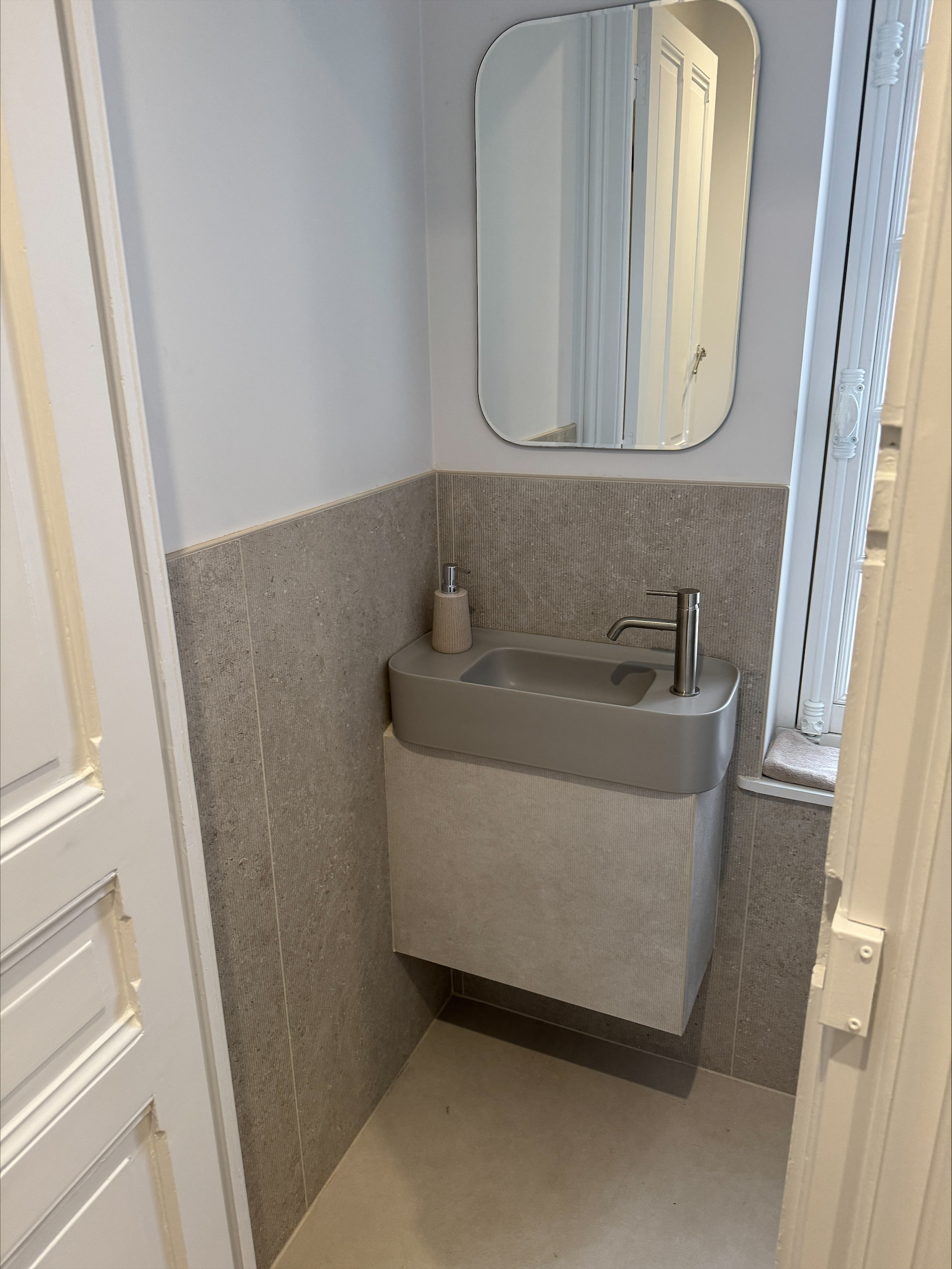Petite salle de bain rénovée Audrieu