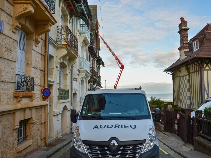 Camion Audrieu en intervention dans une rue de Trouville-sur-Mer