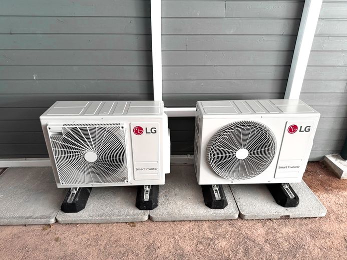 Deux unités extérieures de climatisation LG